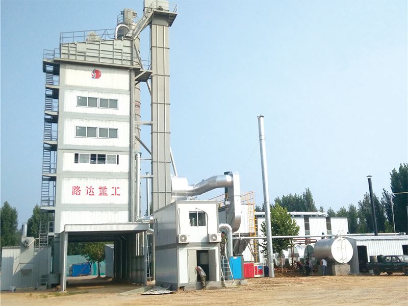 二、2018年10月濟(jì)寧工地hqb3500型瀝青攪拌站